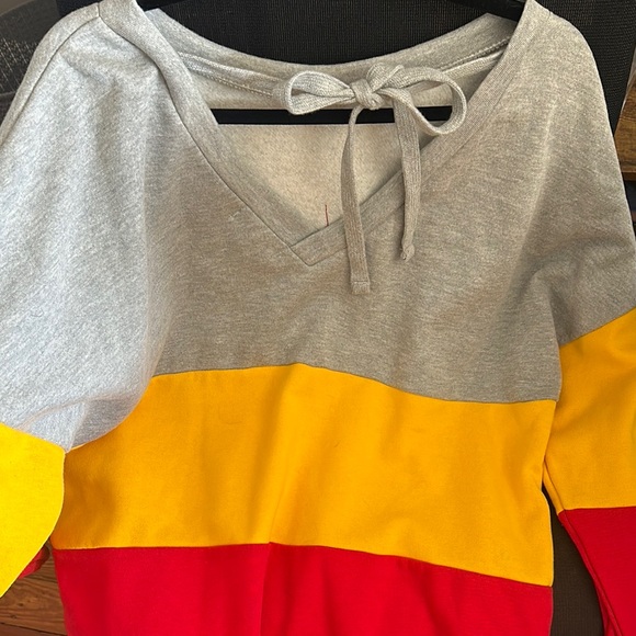 Women’s Chiefs Official Apparel Sweatshirt- - Picture 8 of 9